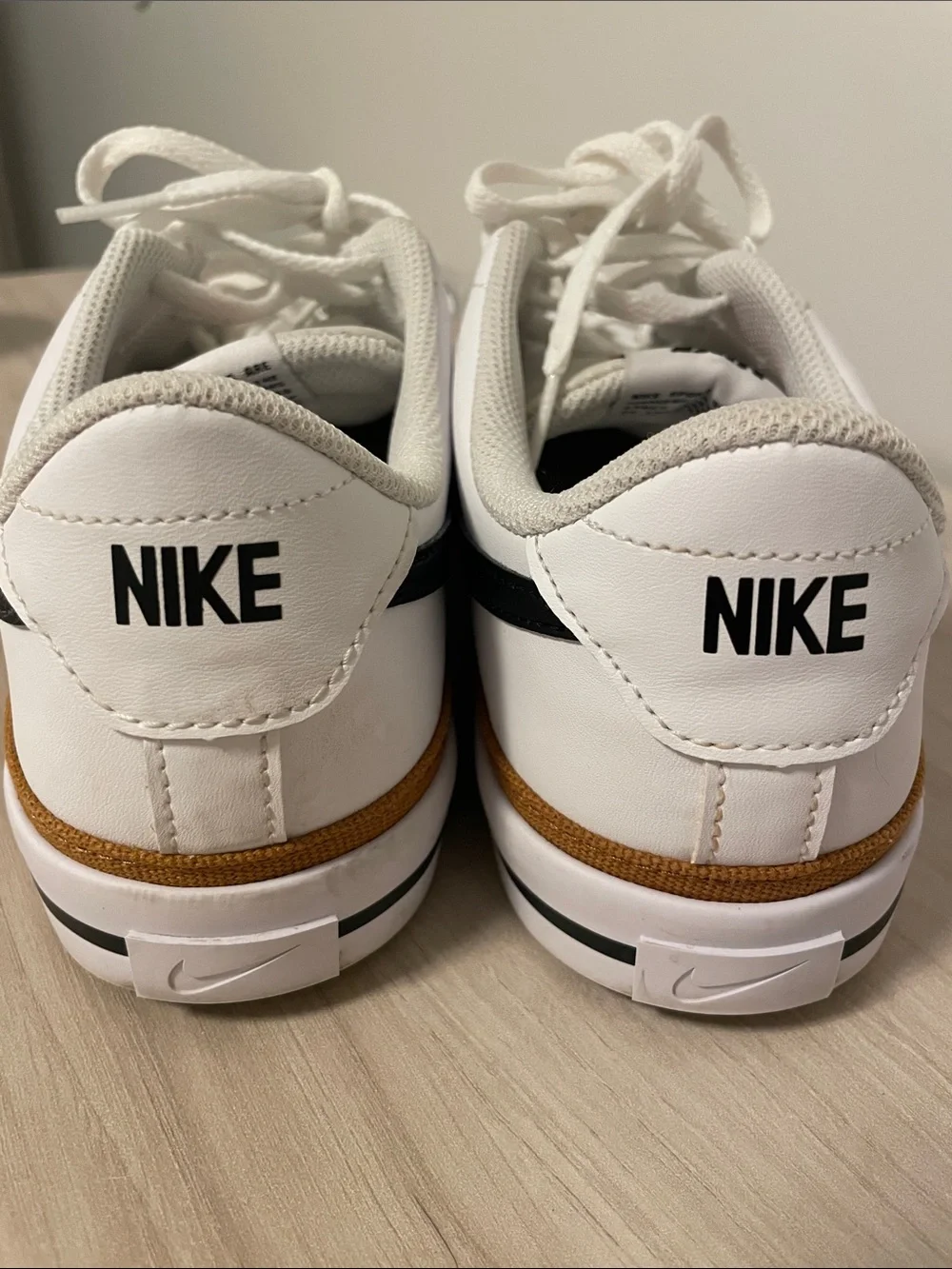 Nike court legacy